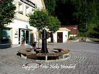 Wanderer-Brunnen vor dem Dorfgemeinschaftshaus Trautenstein